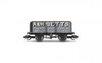TT6054 Hornby A & H Betts 45 7 Plank Wagon